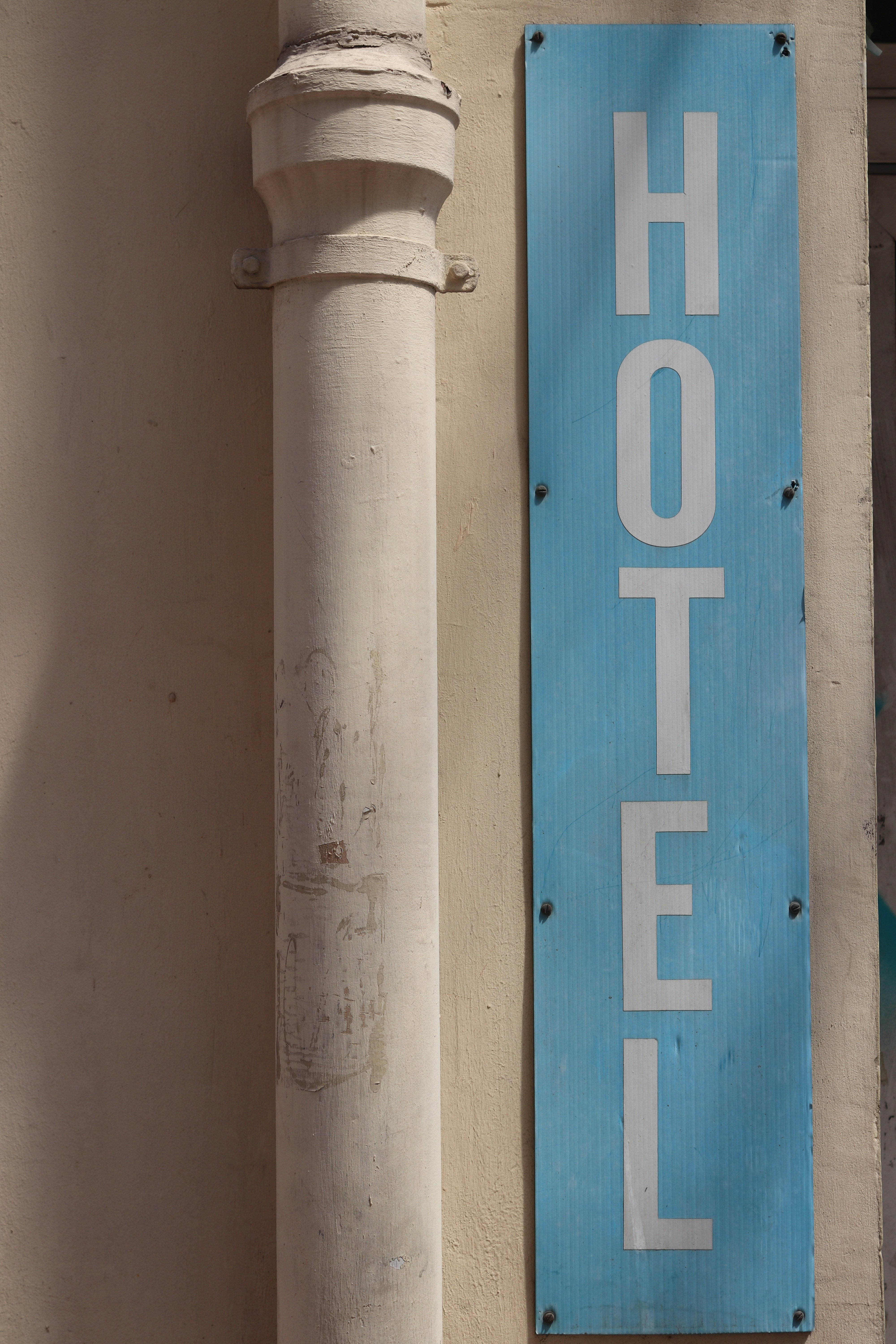 5 Clever Negotiation Methods to Find Cheap Motels at Check-In