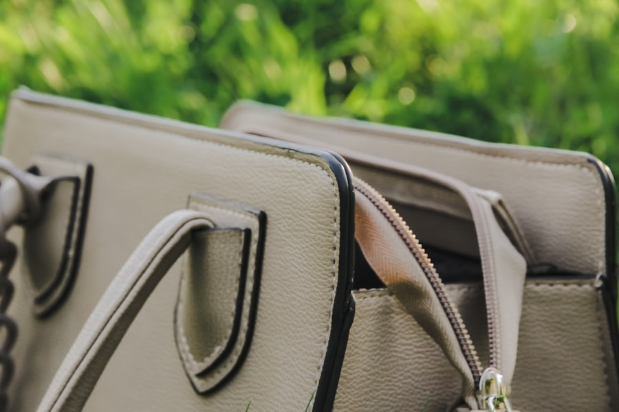 Sac Hobo Taupe Mila Louise sacs à main