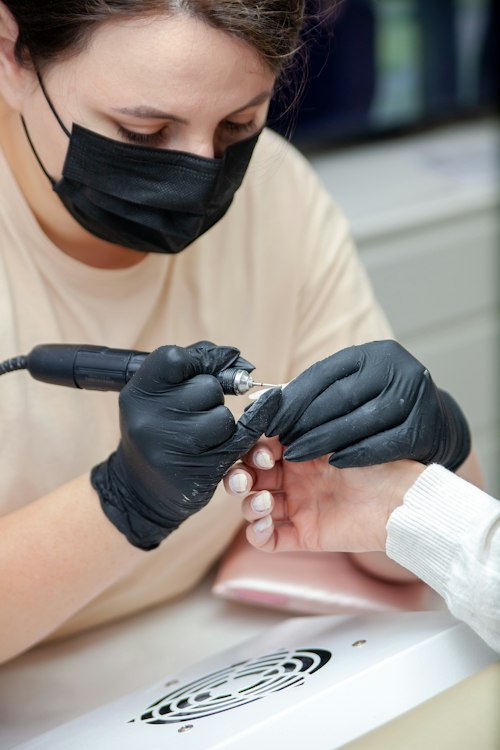 Linh Nguyen, lead nail tech