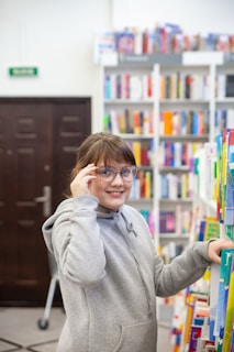 Lady standing in a library
