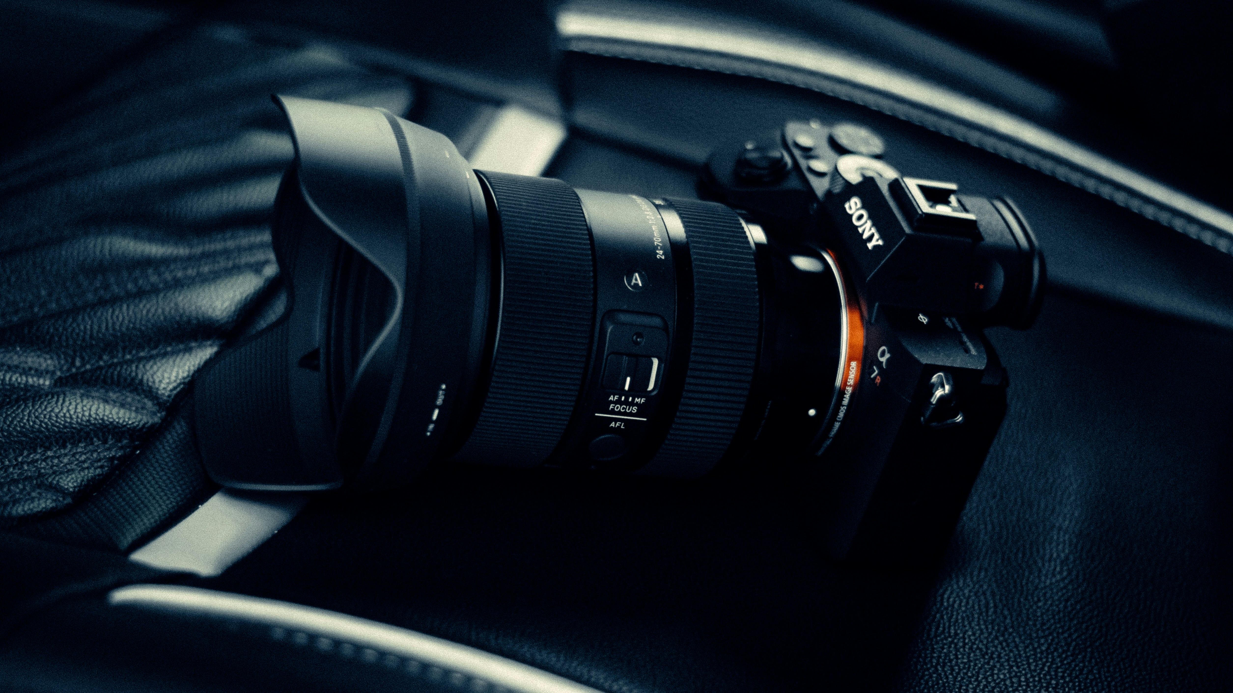 ein schwarzes Kameraobjektiv