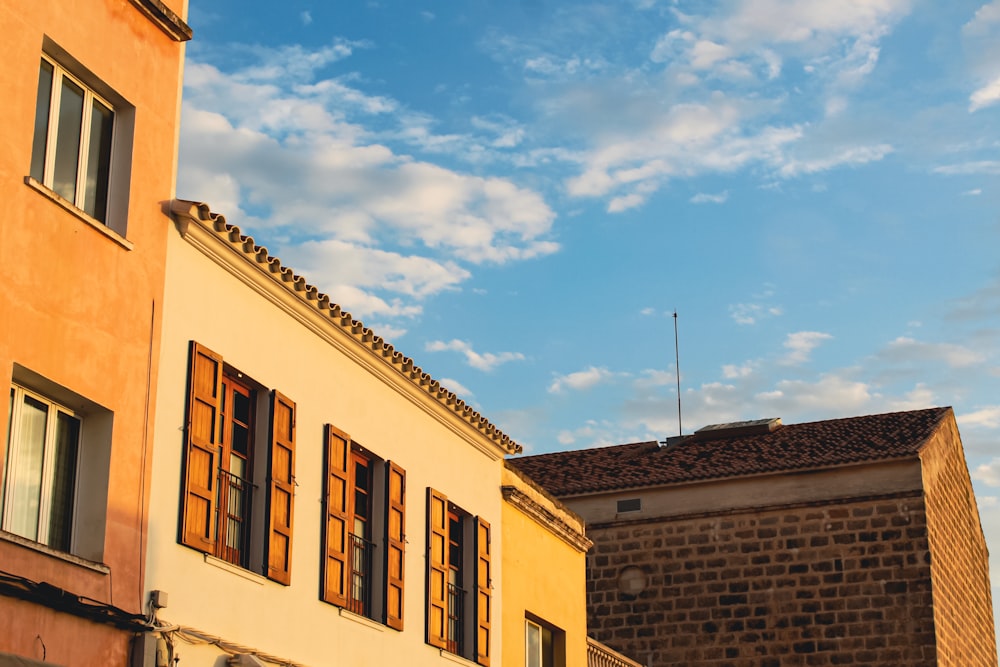 a building with windows and a blue sky