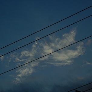 Diagram showing seamless migration of enterprise workloads to multi-cloud platforms.