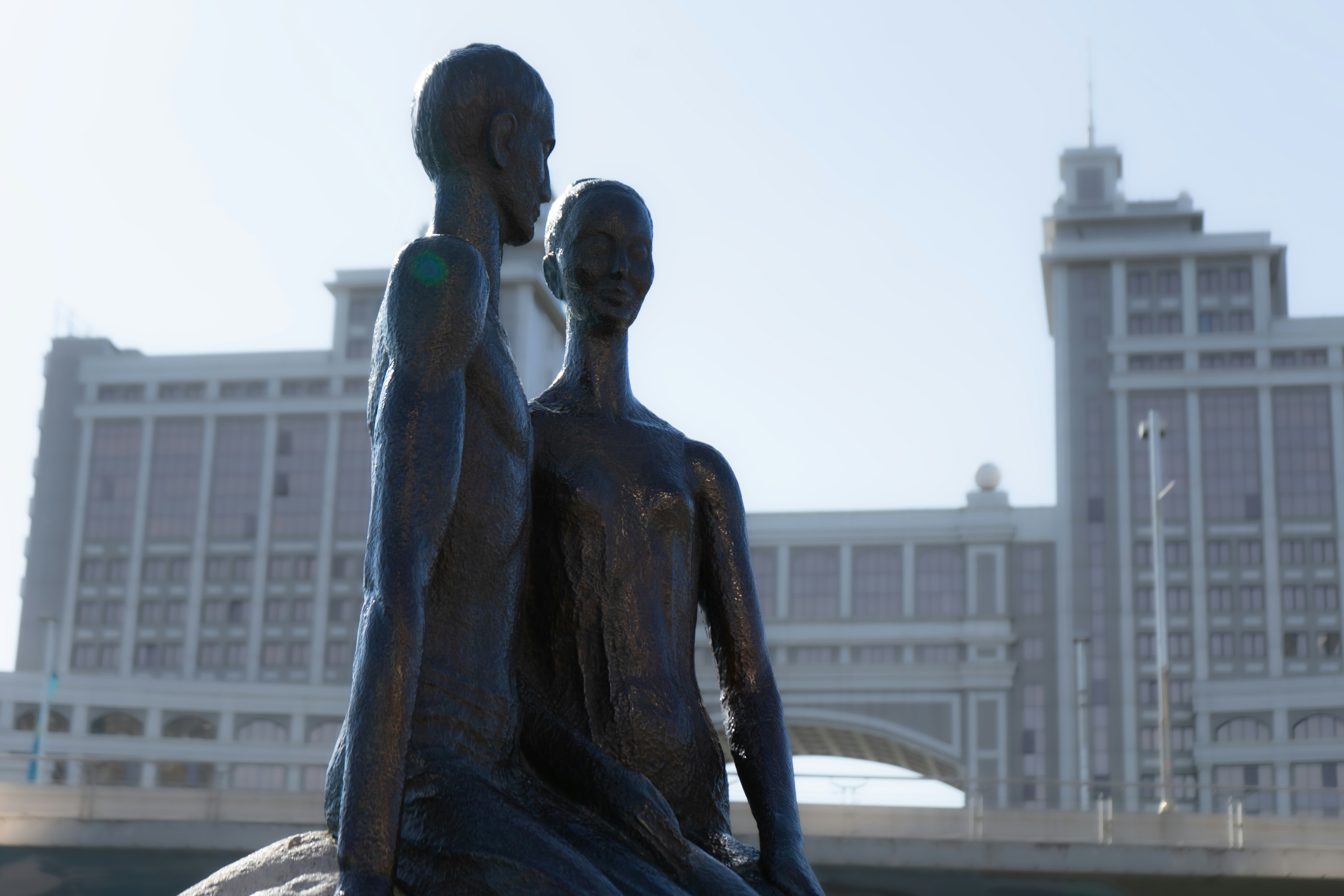 a statue of a man and a woman, 