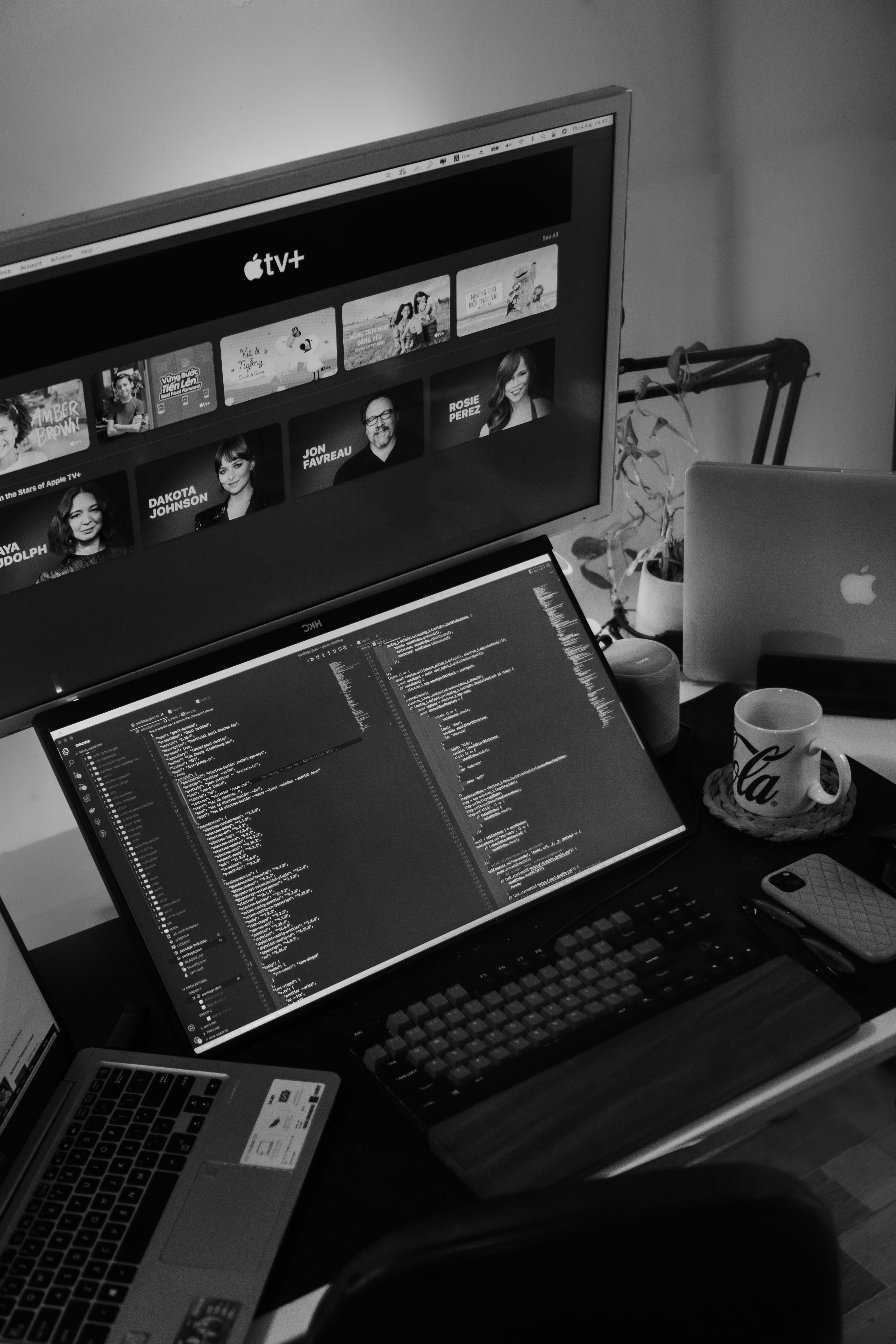 Choose from a curated selection of grey wallpapers for your mobile and desktop screens. Always free on Unsplash.