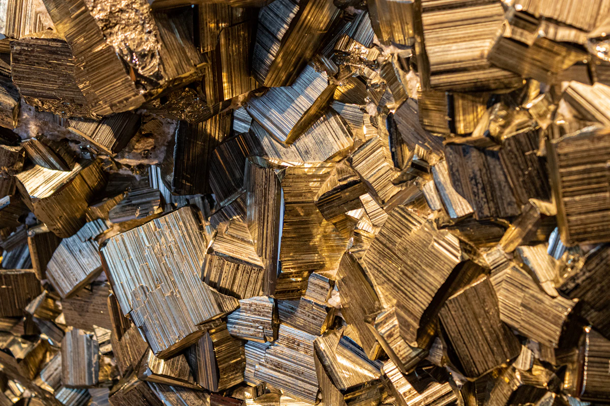 Textured stacked material, representing downstream refinery-ready feedstock