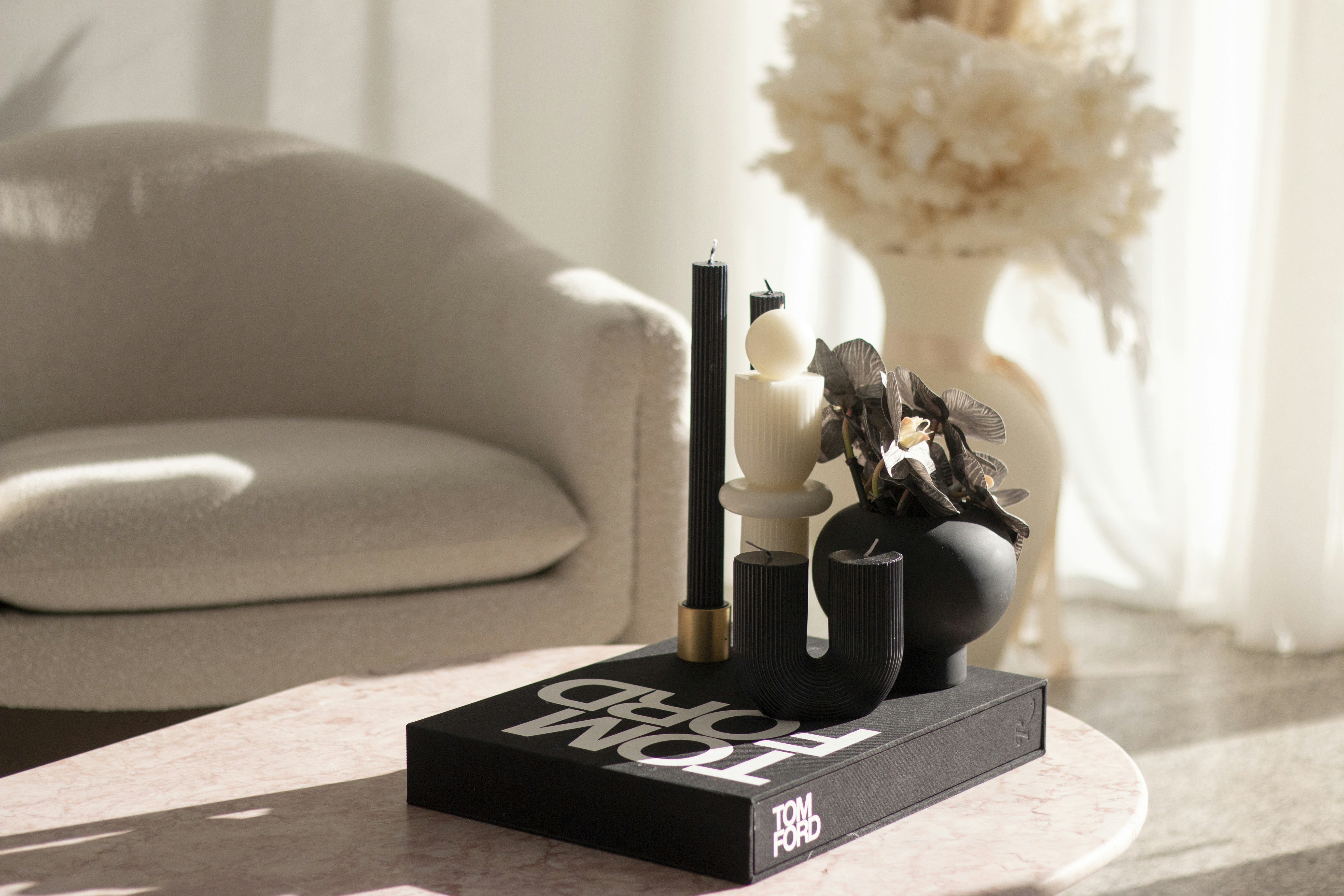 журнальный столик с книгой том форд 