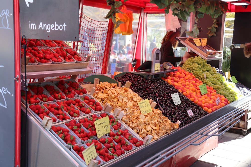 a fruit stand with fruits