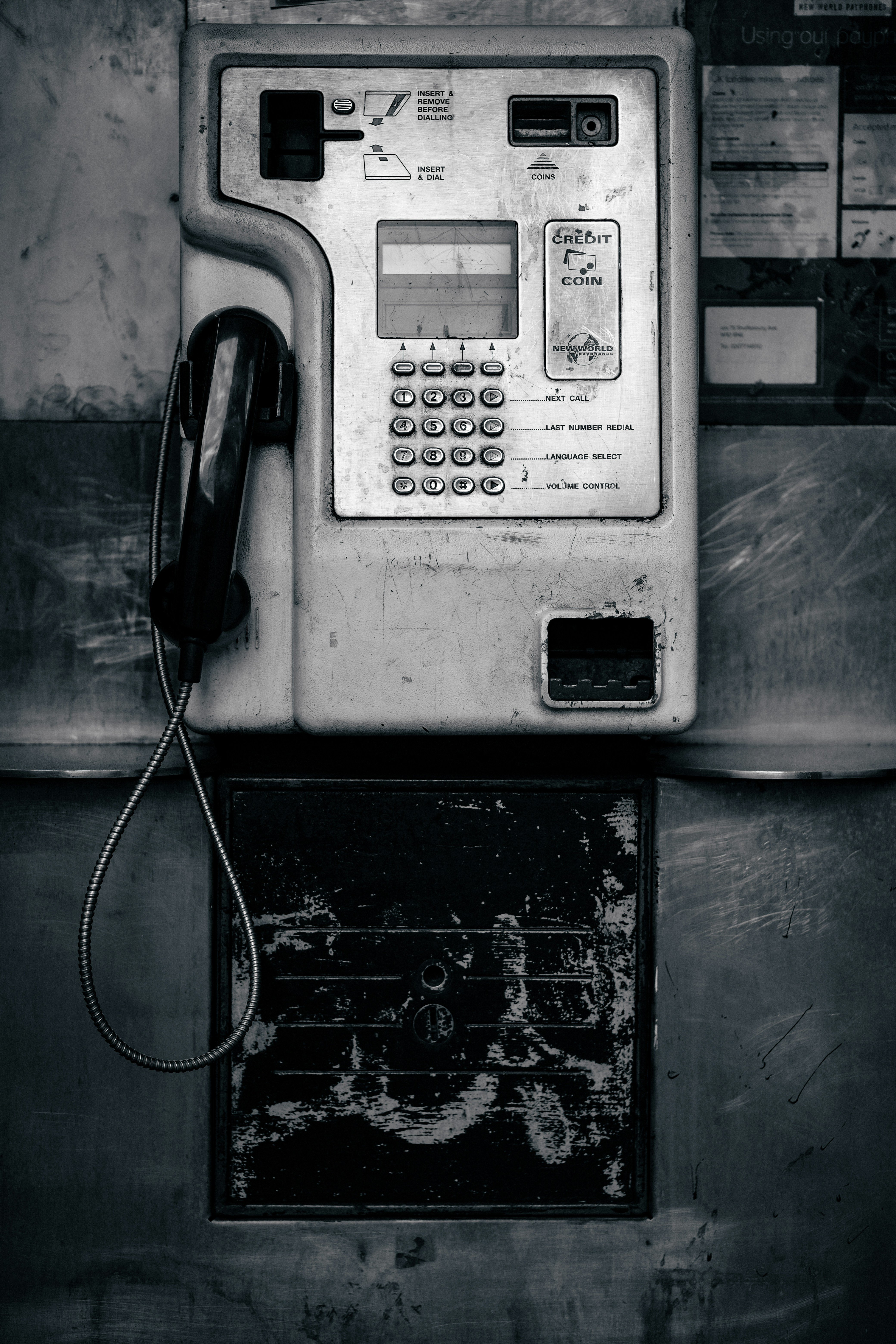 photo-1663334382598-8bb083d72490?ixid=M3wxMjA3fDB8MXxzZWFyY2h8MTB8fHByZWNpbyUyMHRlbGVmb25pc3RhJTIwb24lMjBsaW5lJTIwZW1wcmVzYXN8ZW58MHx8fHwxNzUyNDgzNTkxfDA\u0026ixlib=rb-4.1.0