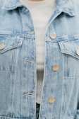 Casual outfit featuring a denim jacket and white sneakers.
