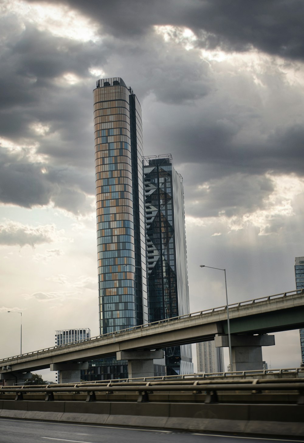 a tall building with a bridge
