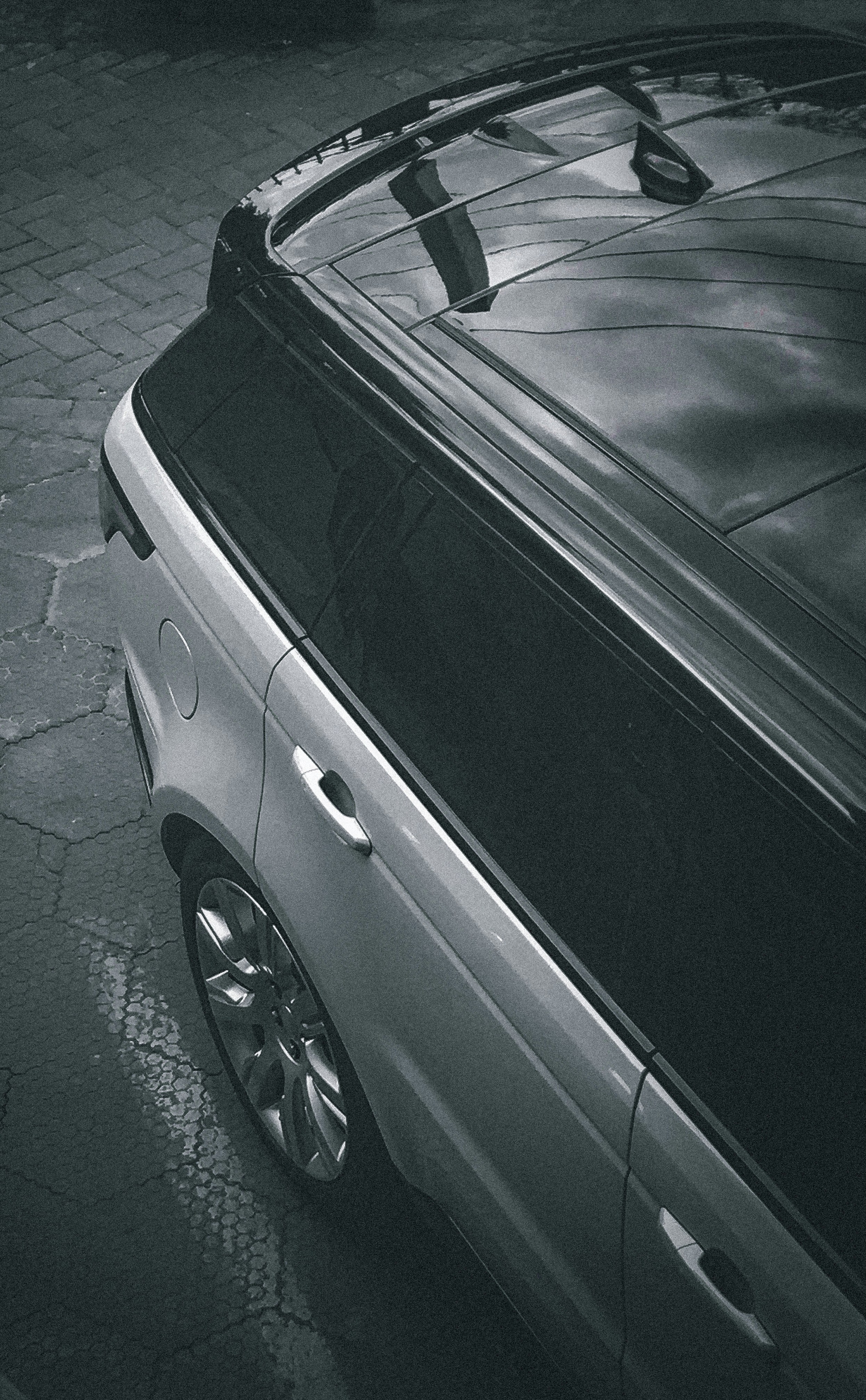 Luxury SUV Wallpaper, ilustrasi artikel Range Rover Autobiography: Opulence Redefined in Stunning 4K SUV Wallpapers 7