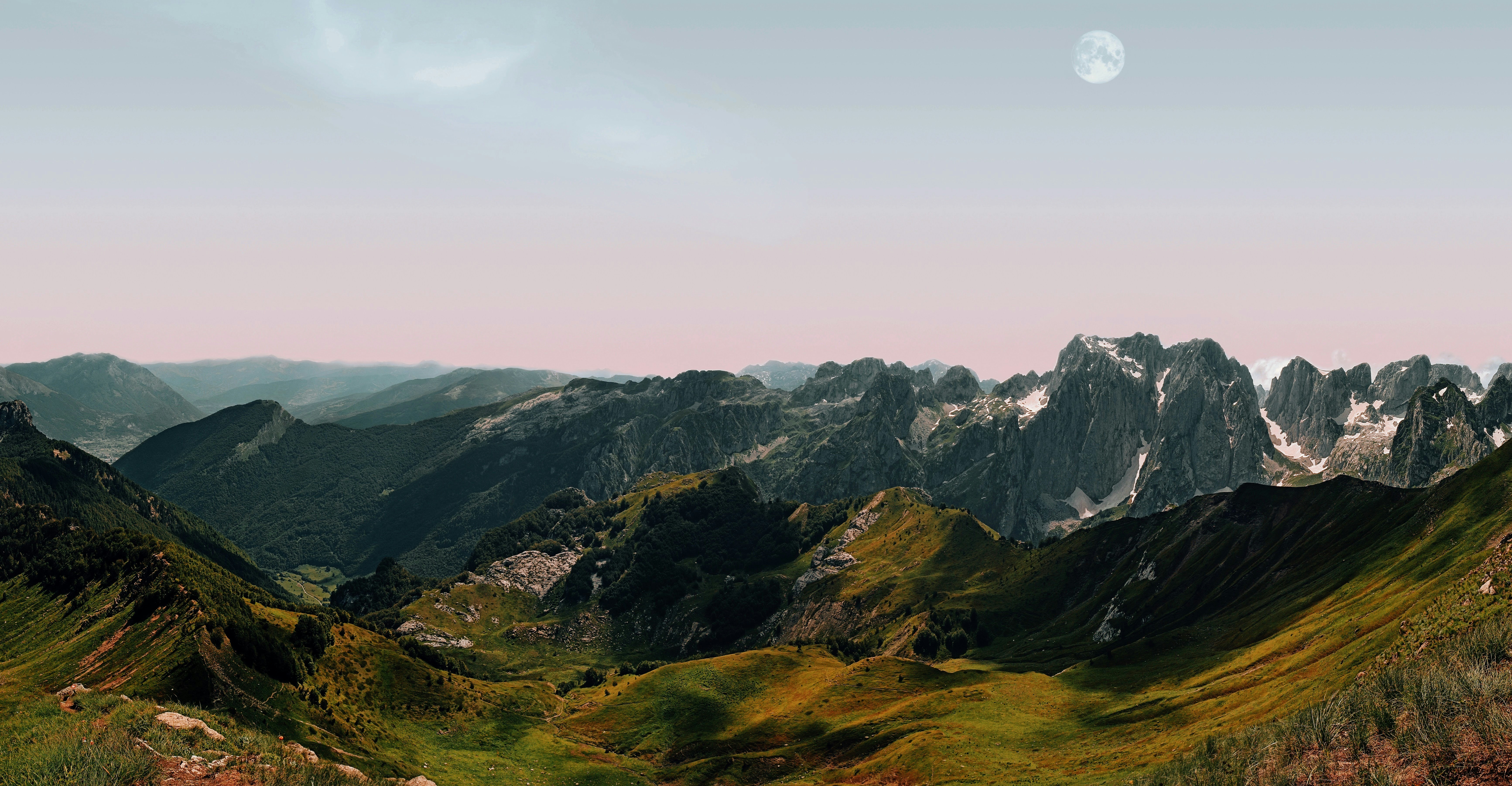 a mountain range with snow, 