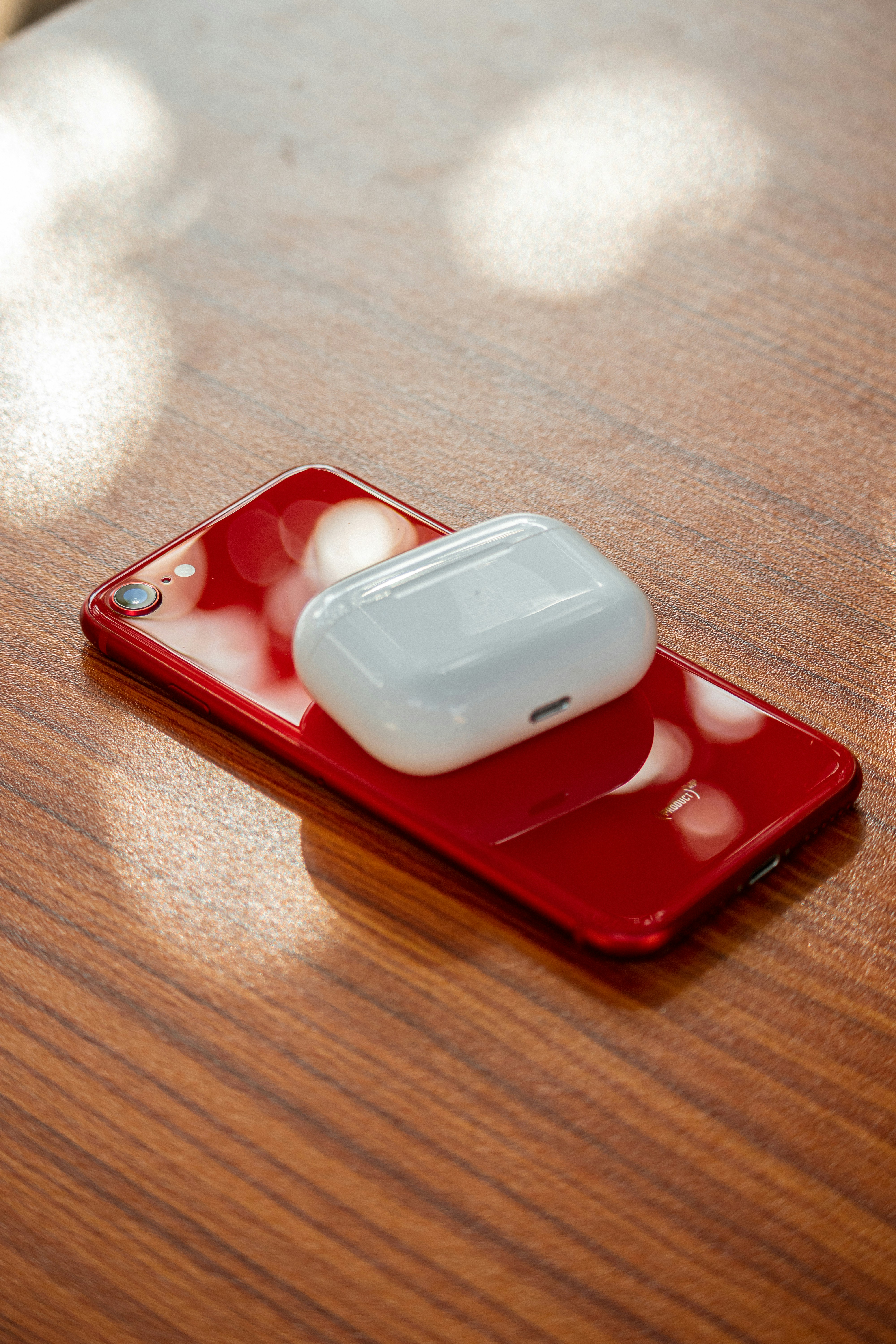 a red and white die