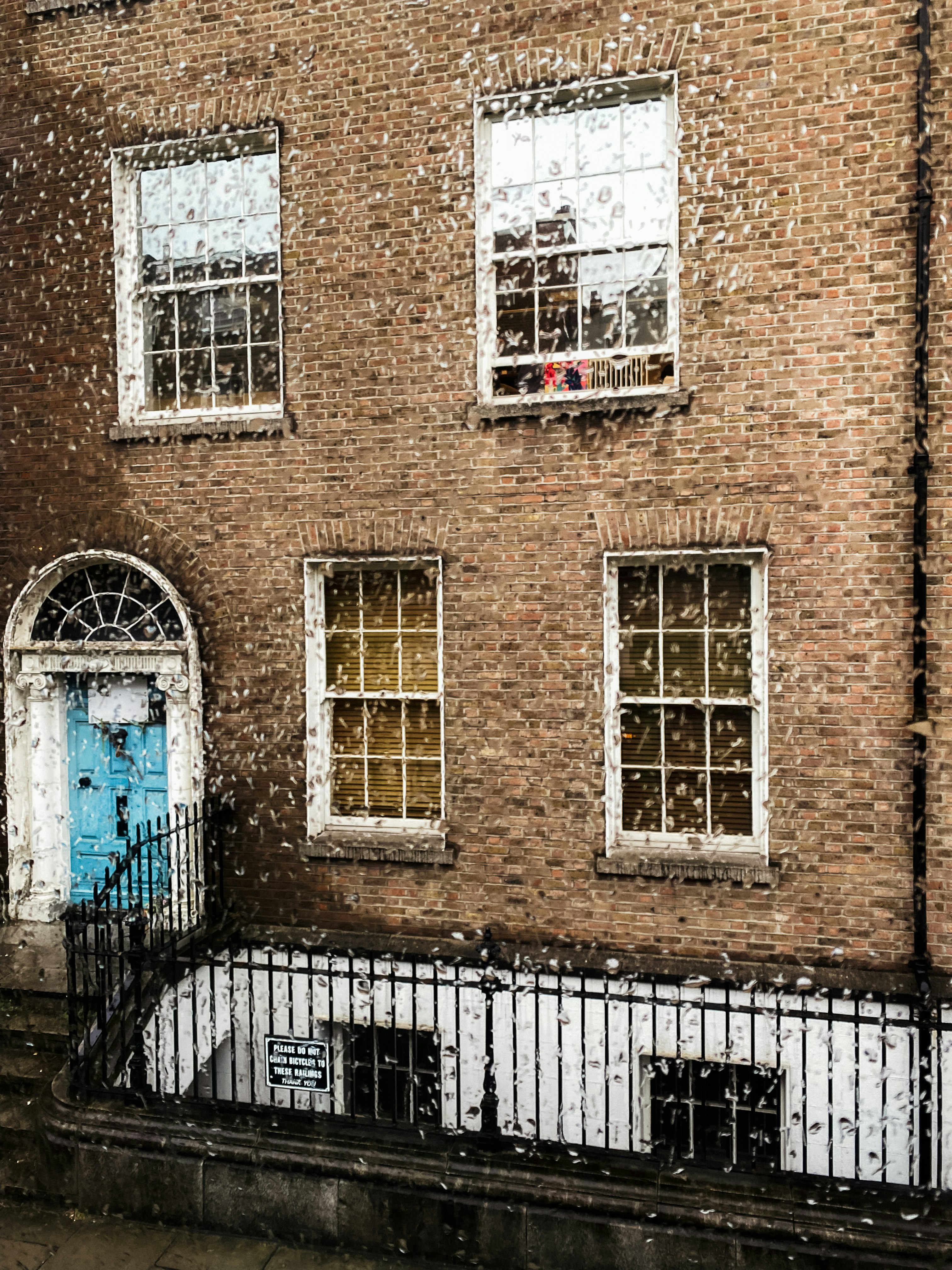 a brick building with windows