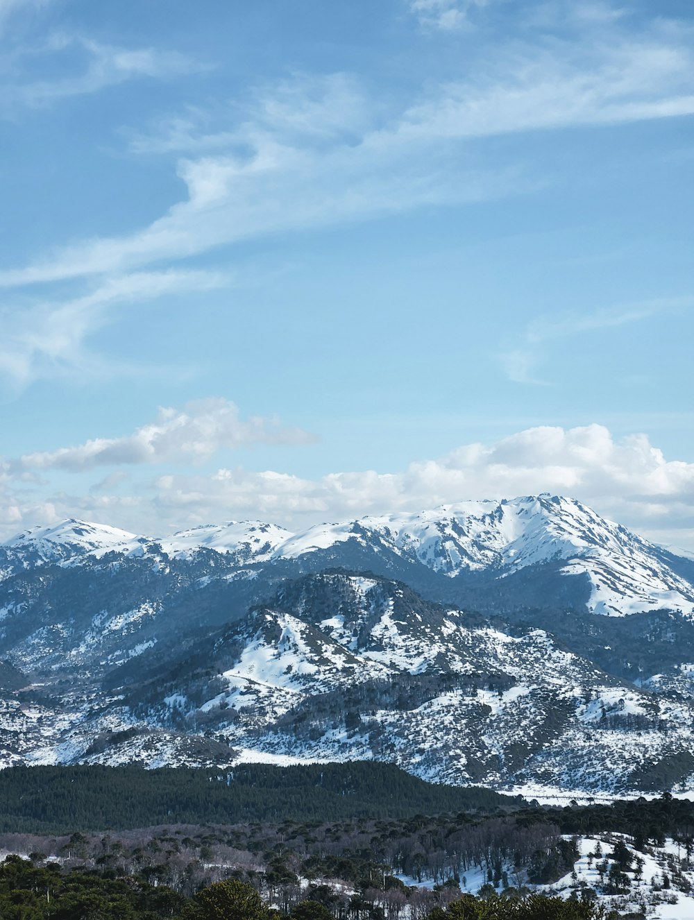 a snowy mountain range