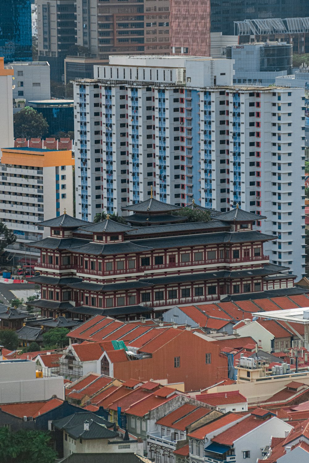 a large building with many windows