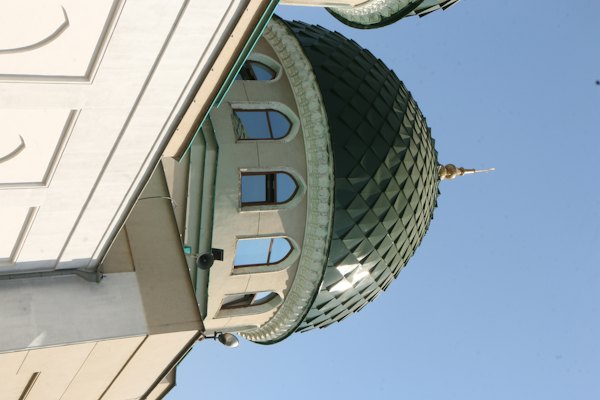A person standing on a building — Tashkent, Uzbekistan
