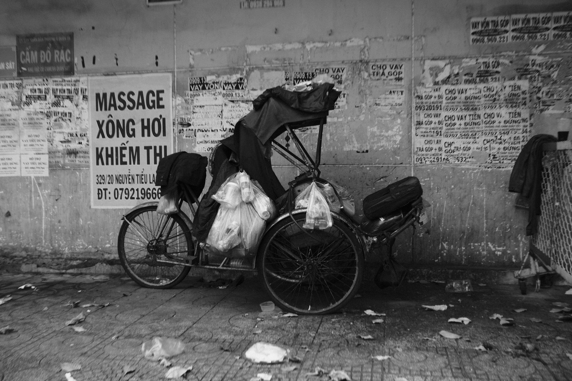 gray computer monitor