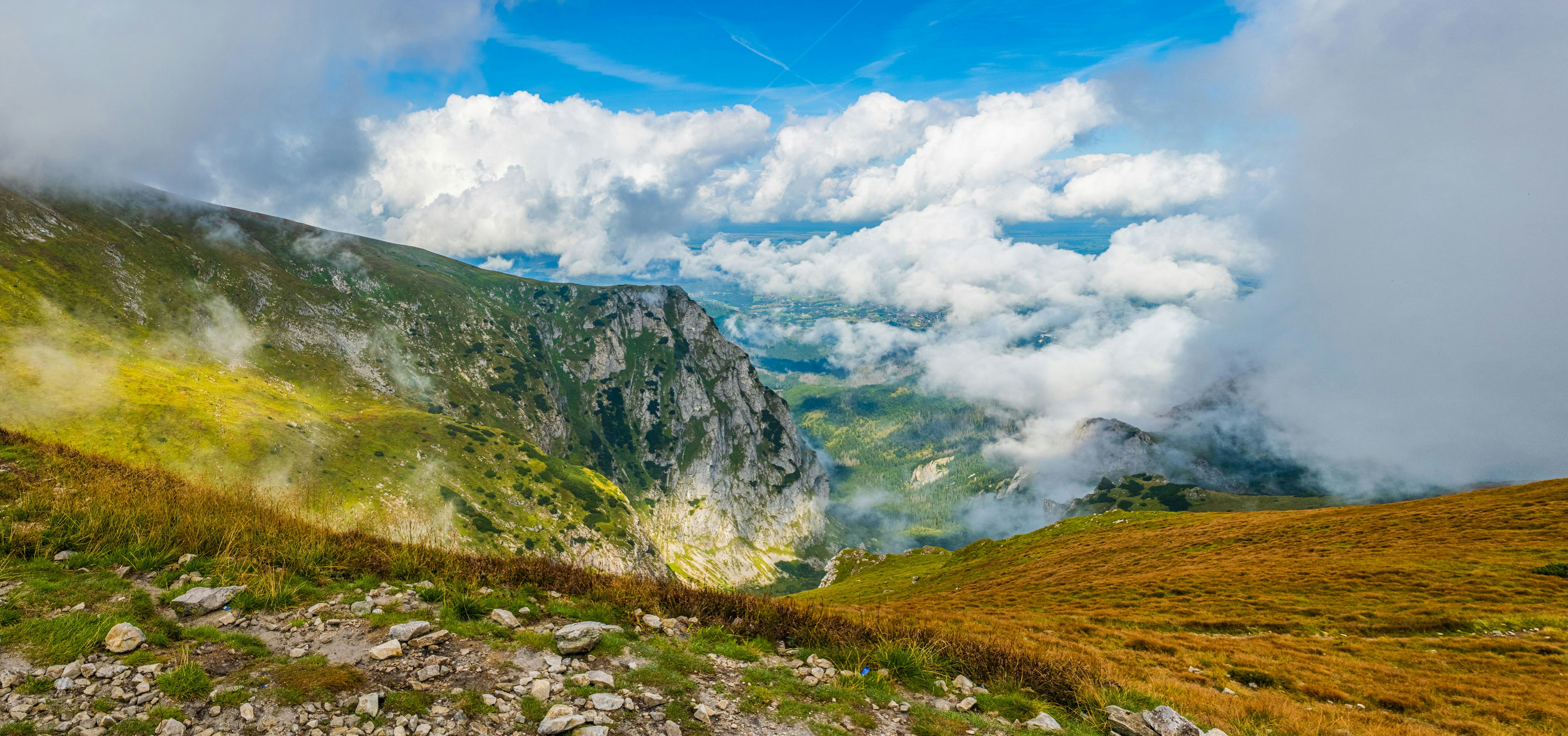 Eine felsige Bergseite