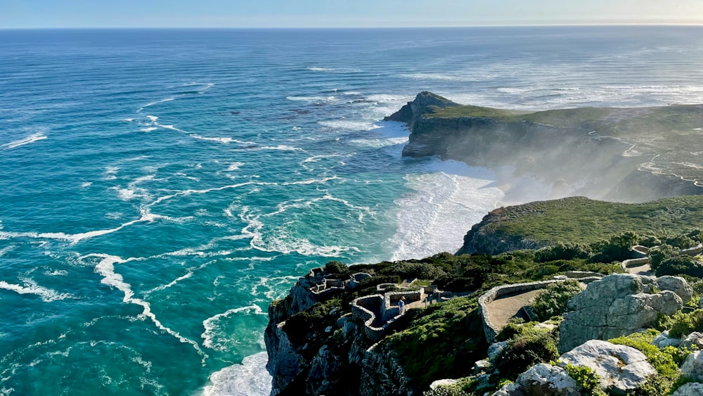 a rocky coast line