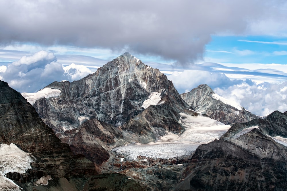 a snowy mountain range