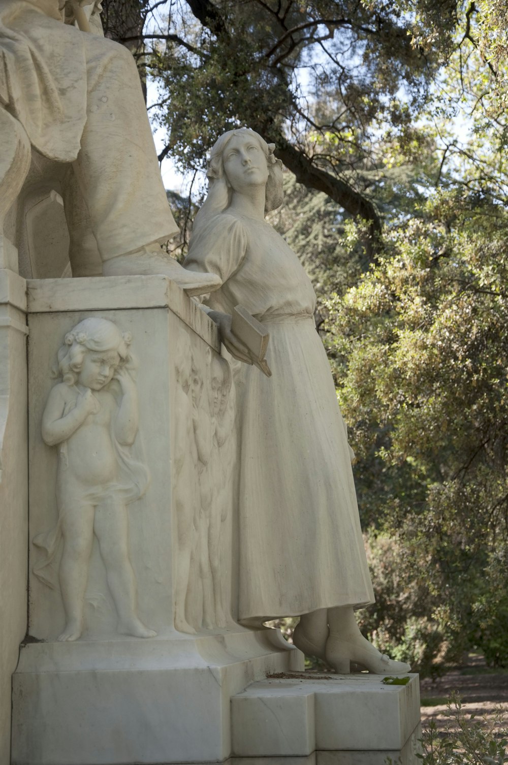 a statue of a woman and a man