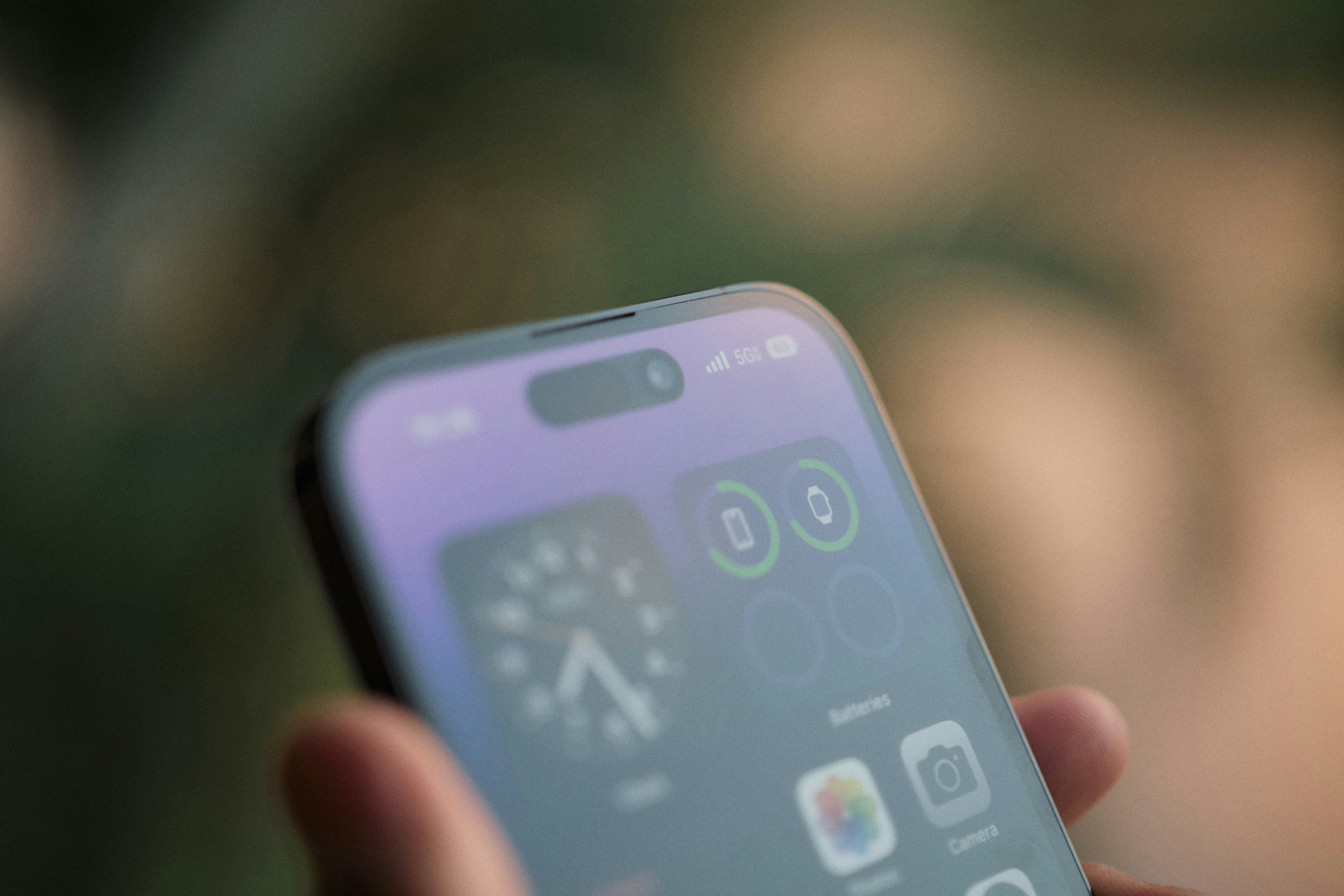 iPhone 14 проводит ток. И это нормально