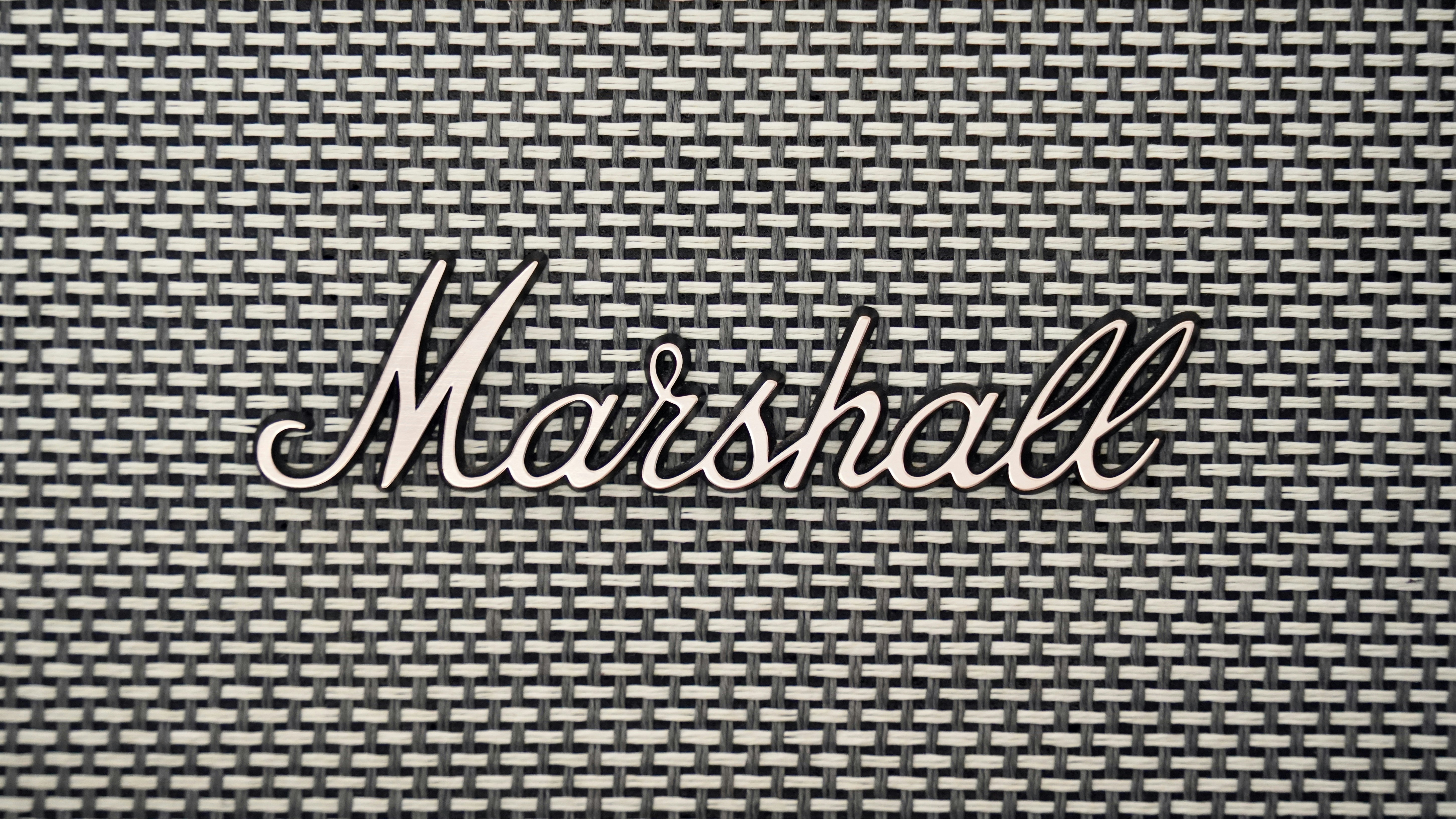 Marshall contre Sonos Arc Ultra : Le premier soundbar à vraiment challenger