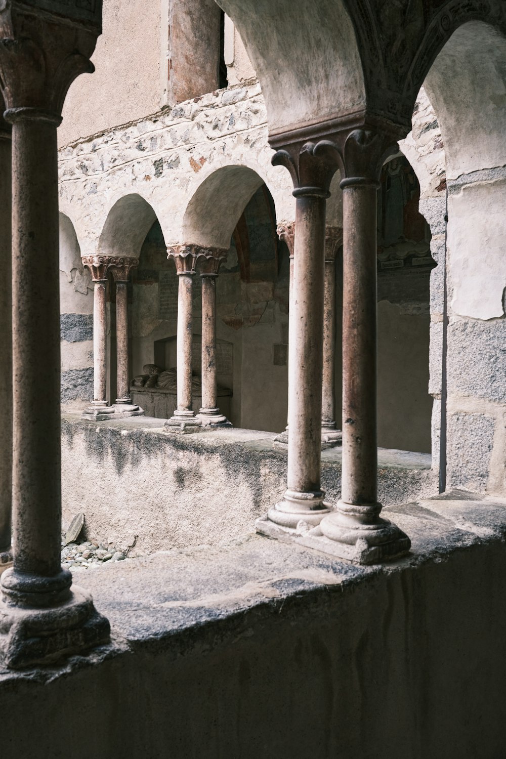 a building with pillars