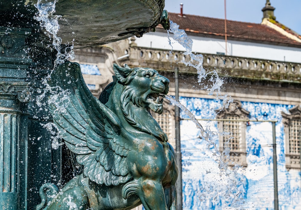 a statue of a lion