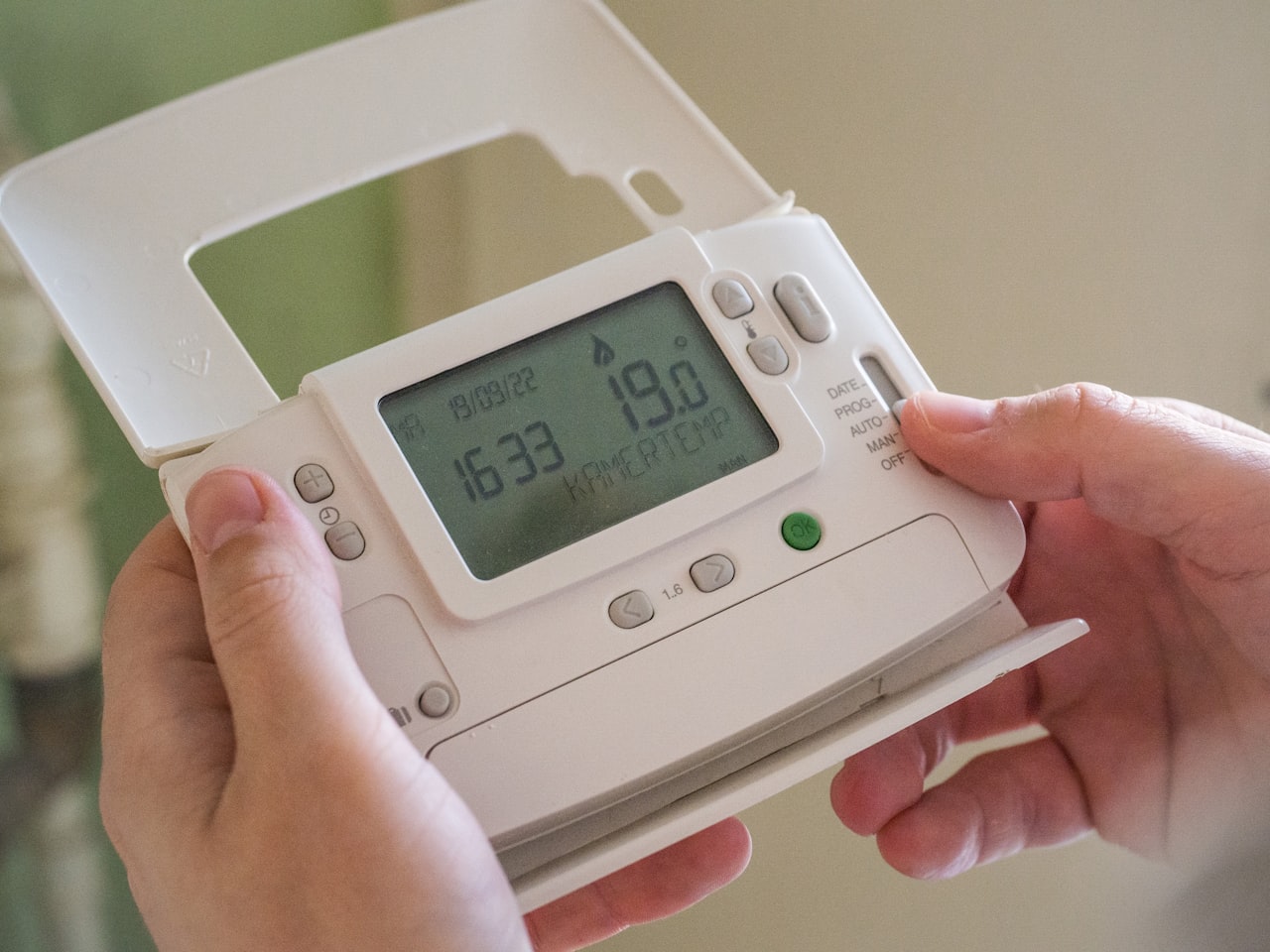 Maximize Energy Efficiency: Install a Programmable Thermostat in Your Colorado Springs Home