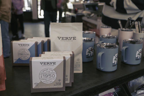 White and blue tumbler containers