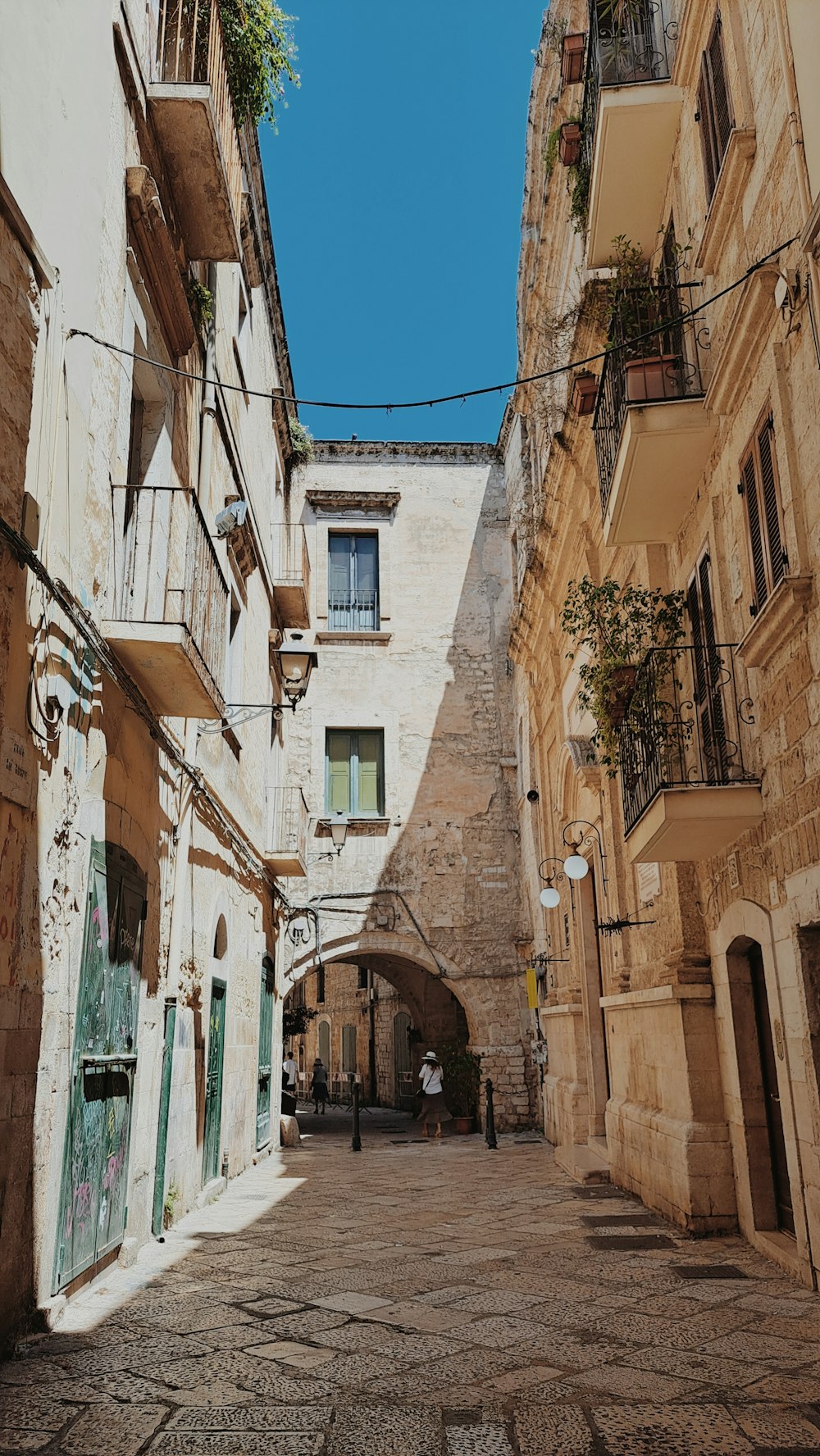 a cobblestone street between two buildings