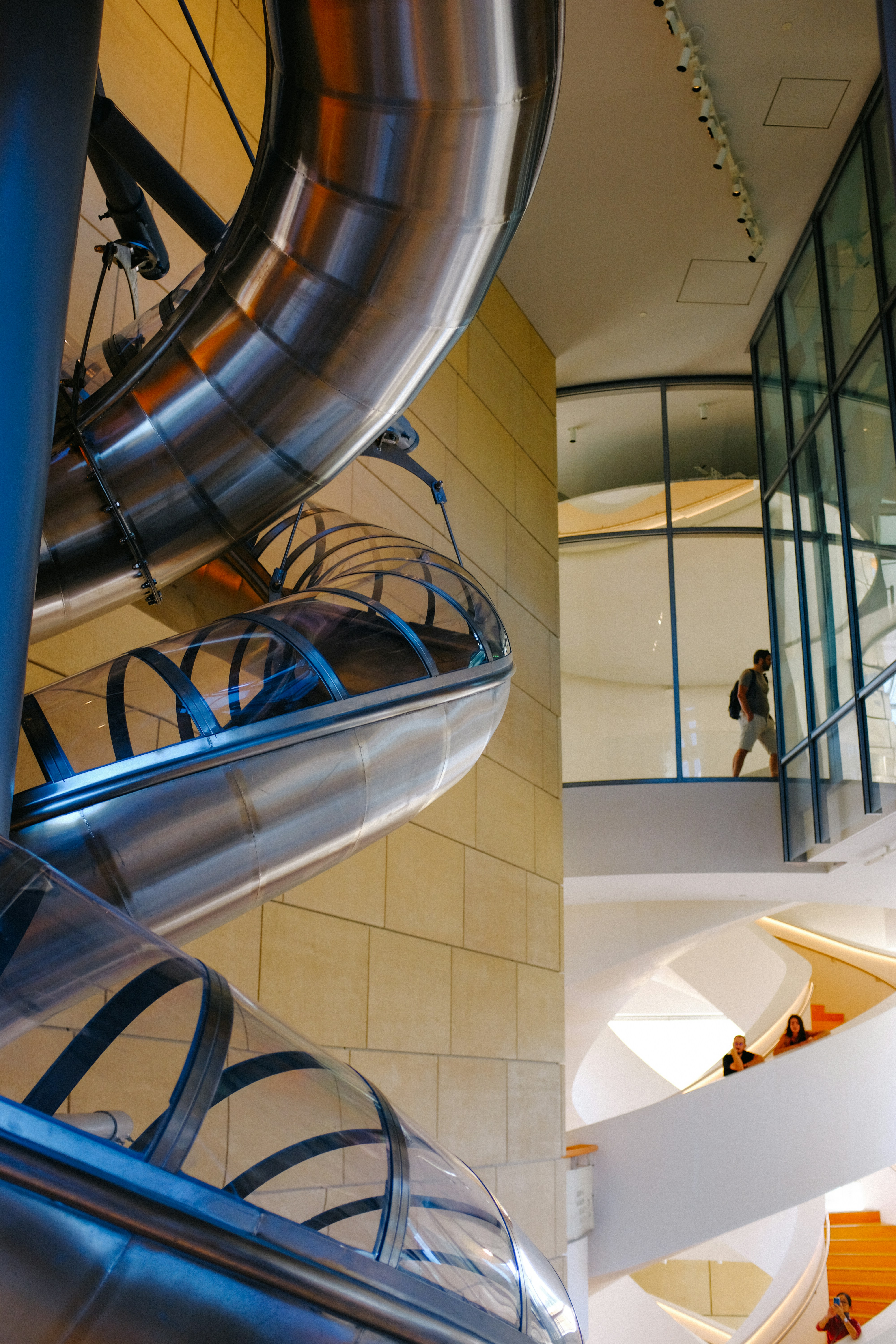 Photo by adrienolichon