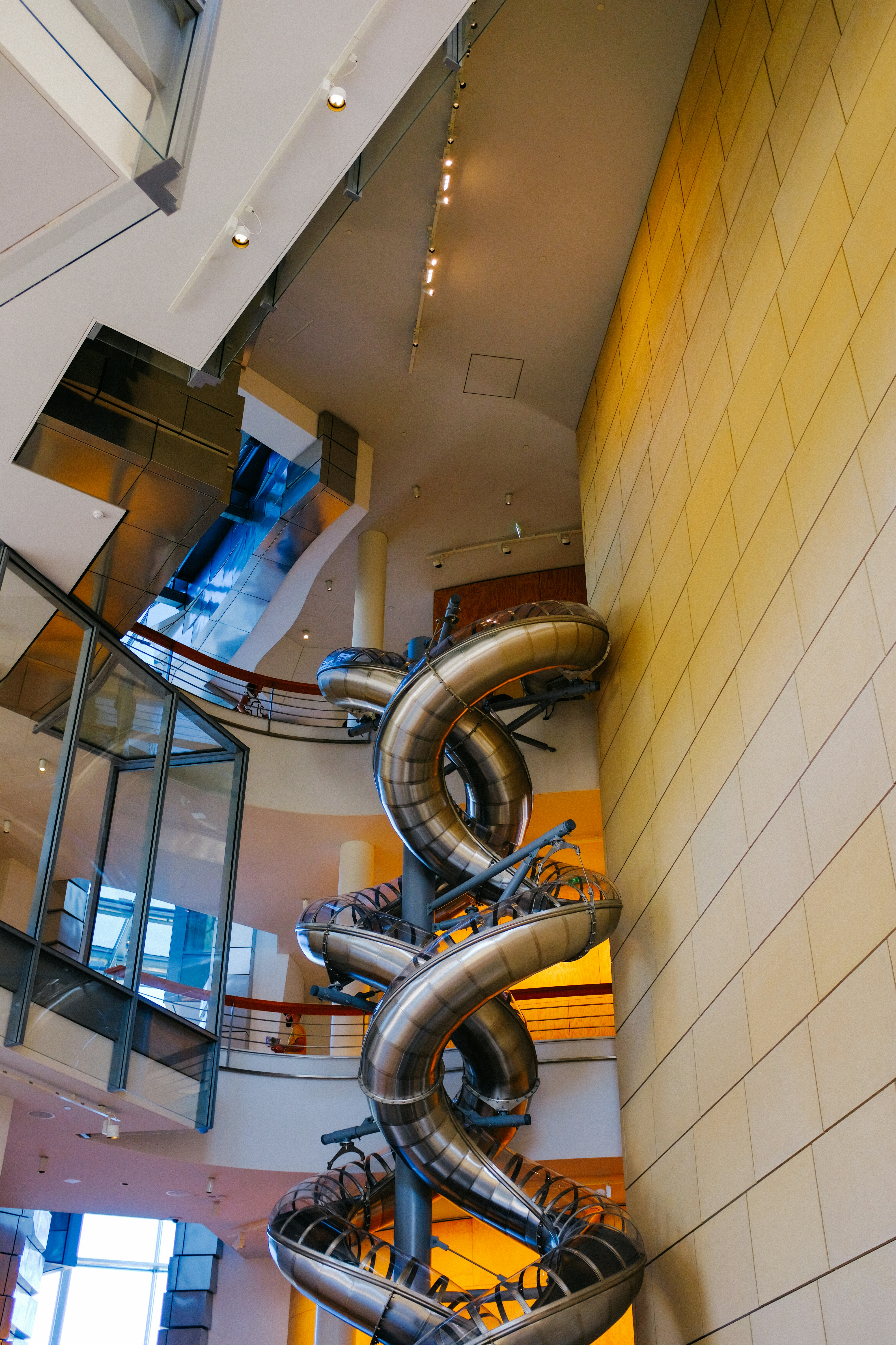 Photo by adrienolichon