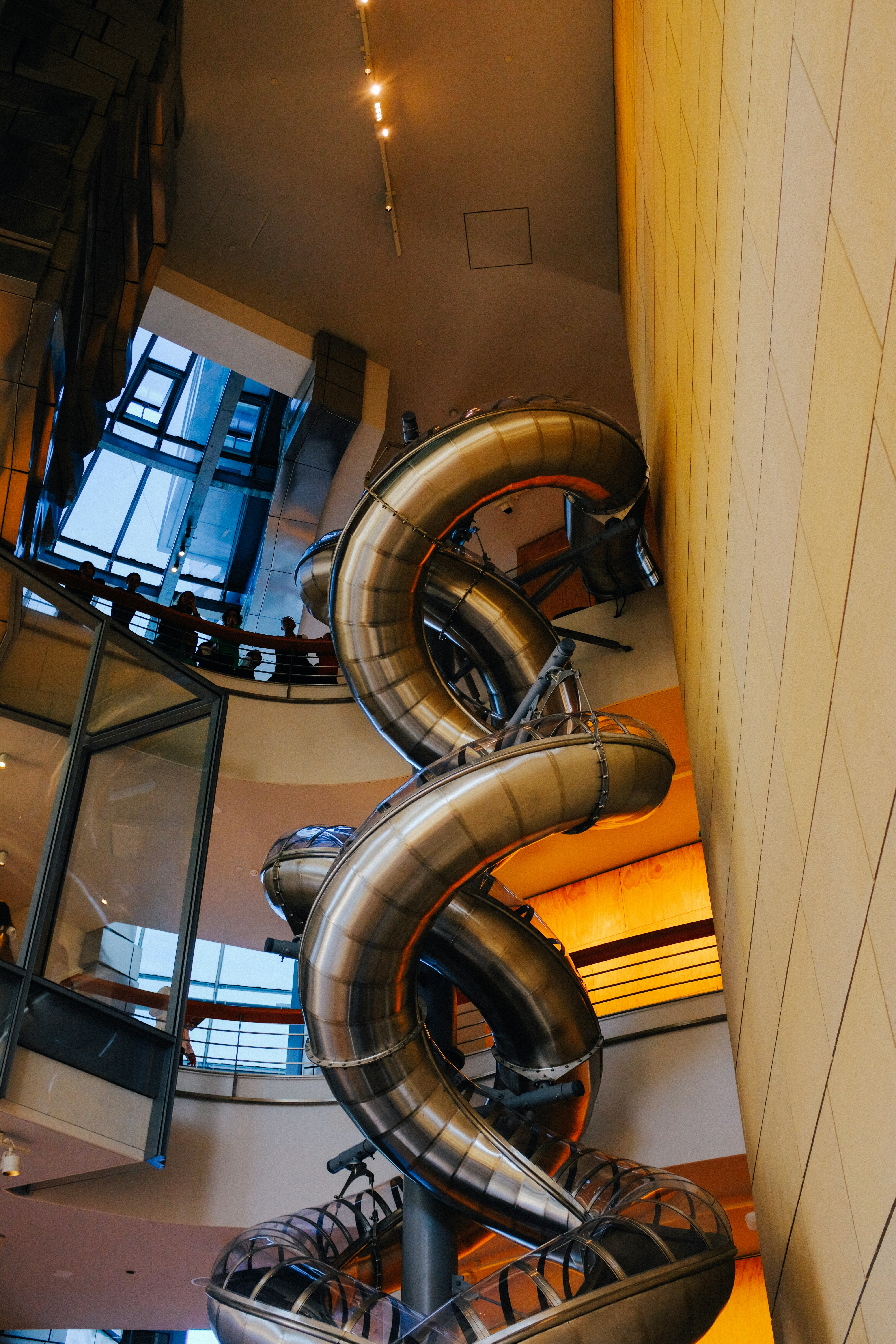 Photo by adrienolichon