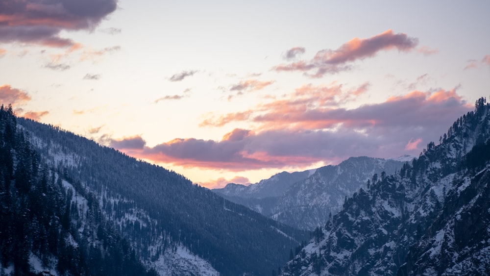 a snowy mountain range