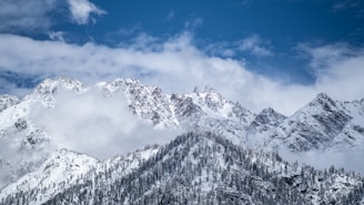 a snowy mountain range