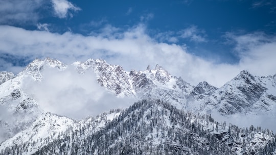 a snowy mountain range
