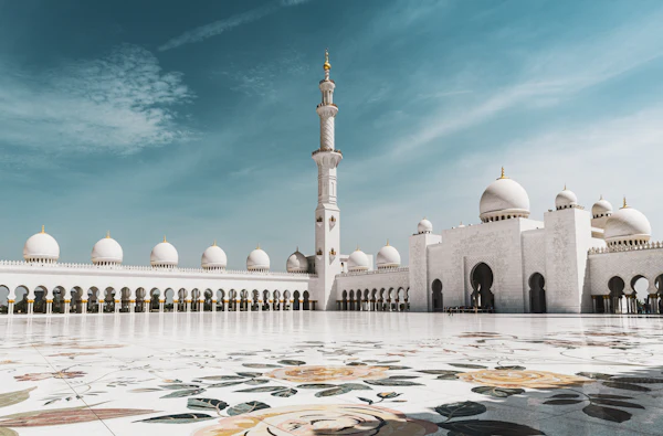 Courtyard, domes and minaret of Sheikh Zayed Grand Mosque, Abu Dhabi