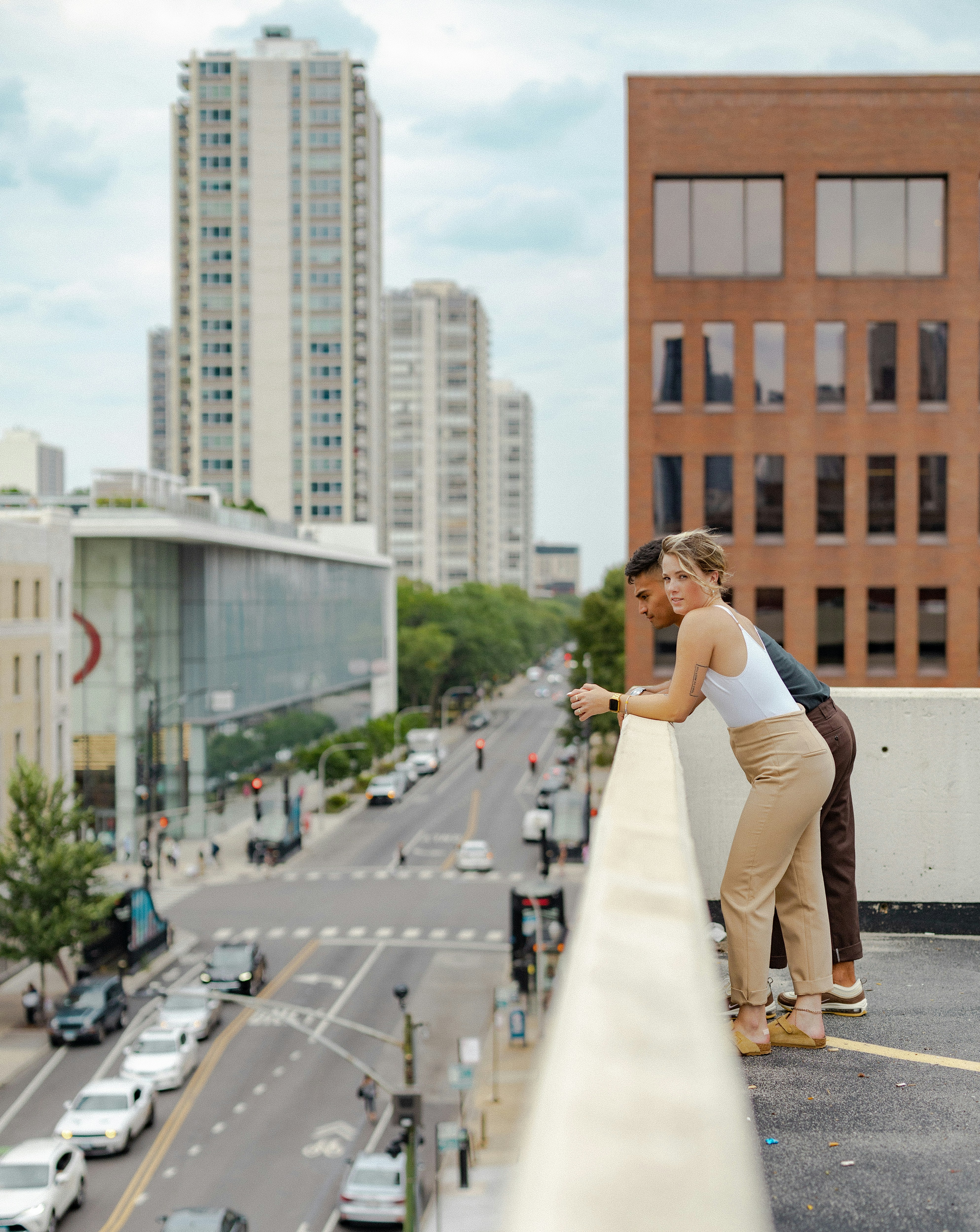 great photo recipe,how to photograph rob & lauren during a couples shoot in chicago, il / visit my website at www.laurenpelesky.com; a person standing on a ledge