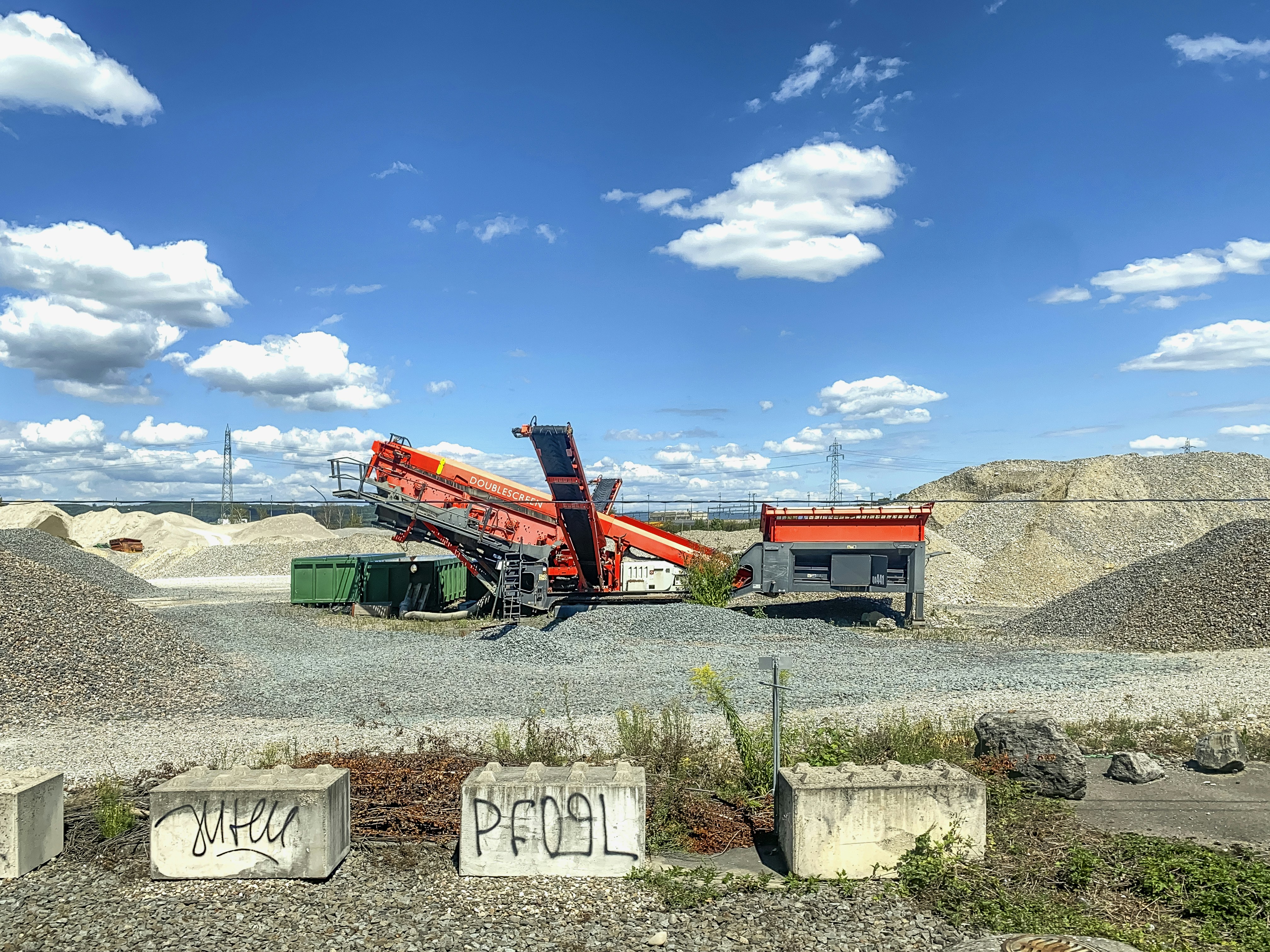 Montón de grava para ser usada en construcción.