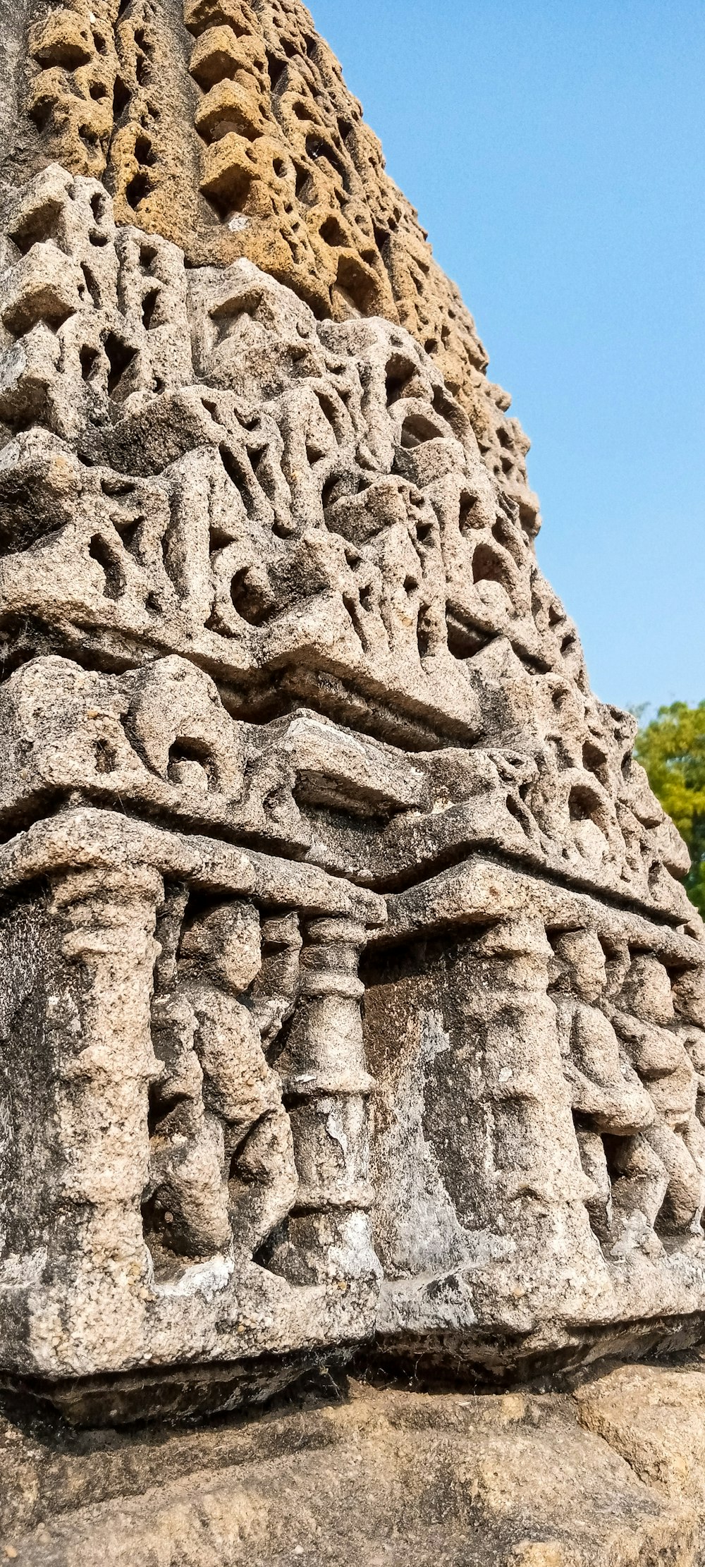 una grande formazione rocciosa