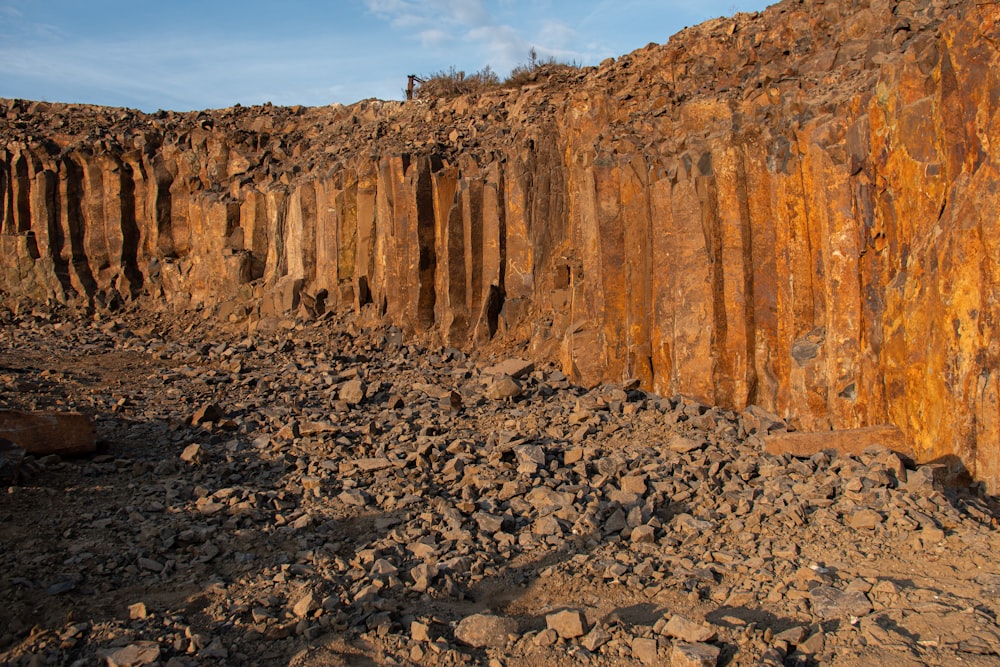 a rocky and rocky cliff