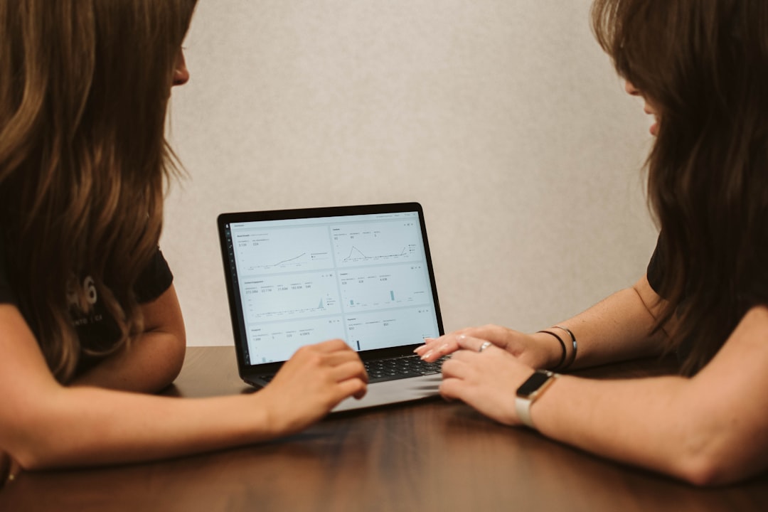 a woman and a girl using a laptop, Two coworkers collaborate on a work project with the help of GRIN’s suite of data reporting tools.
