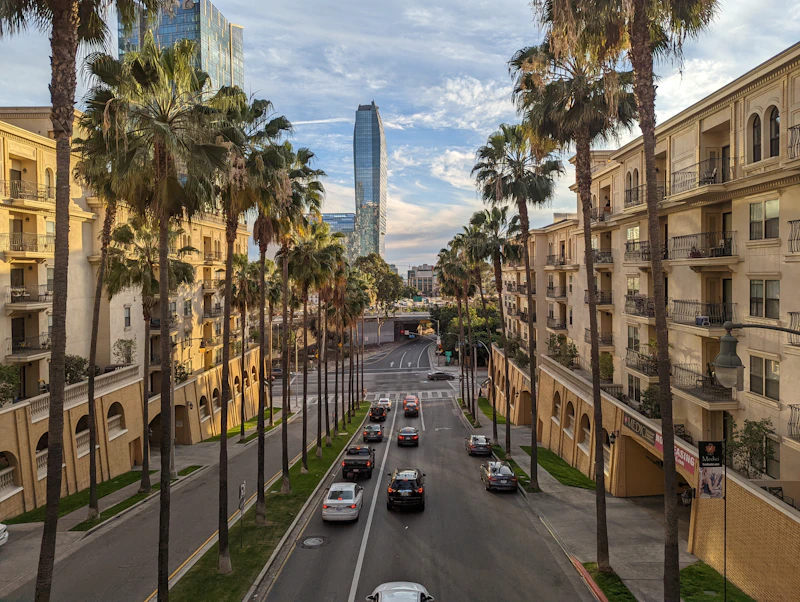 Best Neighborhoods to Stay in Los Angeles: Where to Book and What to Expect