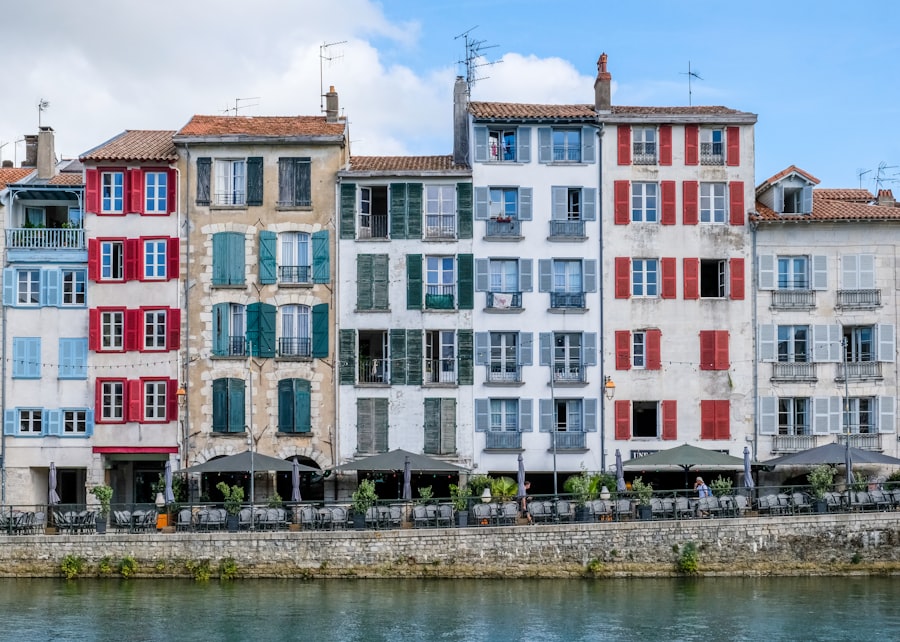 Bayonne, maisons à colombages sur la Nive