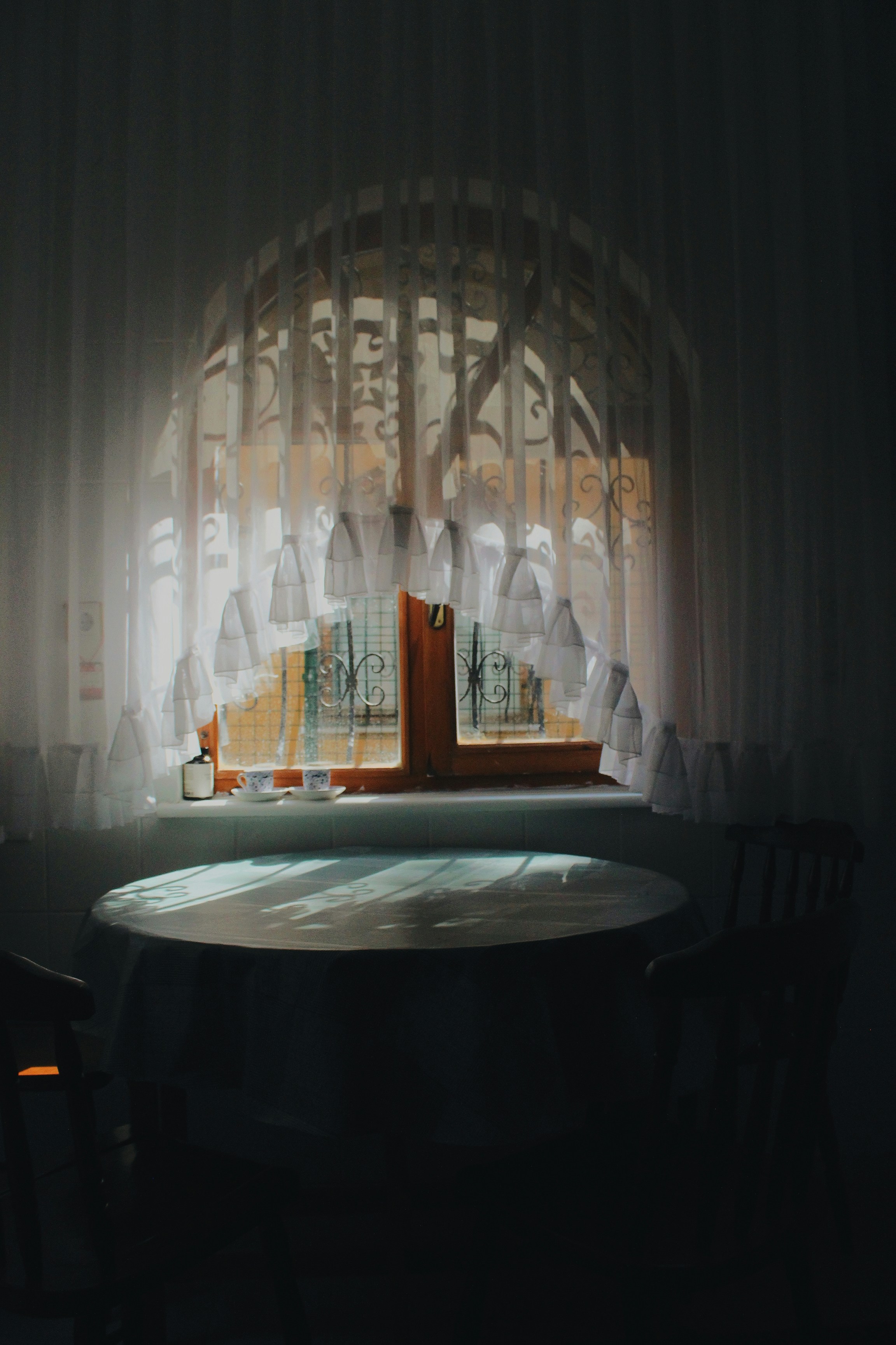 kitchen window light, wallpaper, Kitchen Blinds: Design Ideas & Buying Guide 2