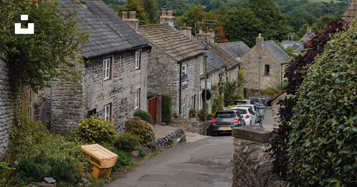 A road with houses and trees on the side photo – Free Castleton Image ...